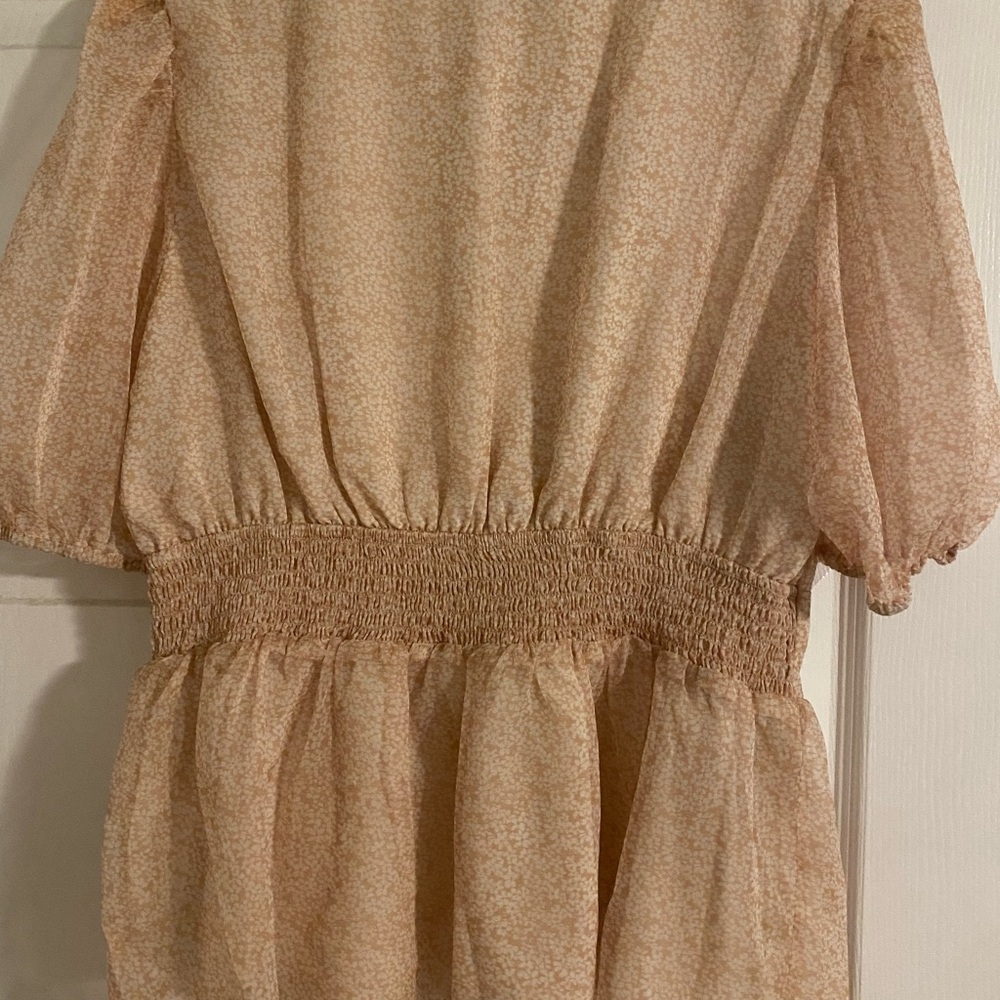 NEW - Ditsy Floral Tan & White Top - Picture 4 of 6